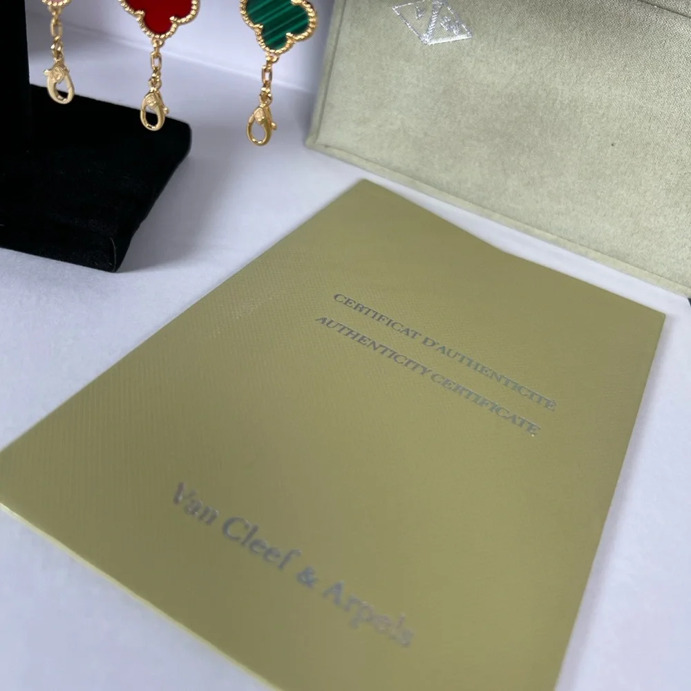 V C A Clover Bracelets - Picture 10 of 10